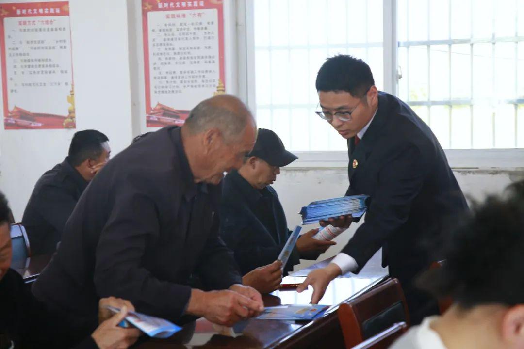 平輿縣人民檢察院：檢村攜手共奮進(jìn) 清風(fēng)普法潤(rùn)民心