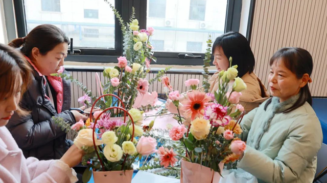駐馬店市中心醫(yī)院開展“跟黨奮進(jìn)新征程，巾幗建功新時(shí)代”繽紛三月系列活動(dòng)