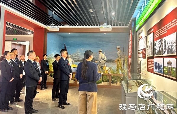  平輿公交組織黨員干部開展“緬懷革命先烈，傳承紅色精神”主題黨日活動