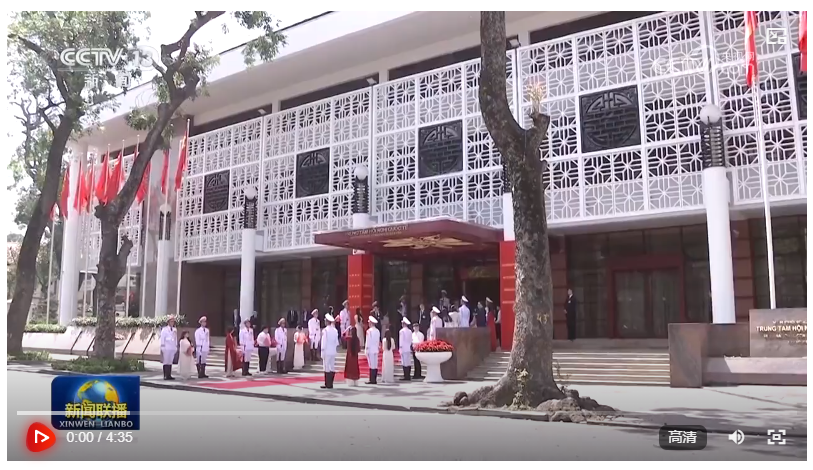 習(xí)近平同越共中央總書記蘇林、越南國家主席梁強共同會見中越人民大聯(lián)歡活動代表