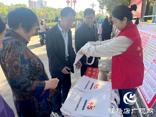 駐馬店市政協(xié)機關(guān)開展全民國家安全教育日宣傳活動