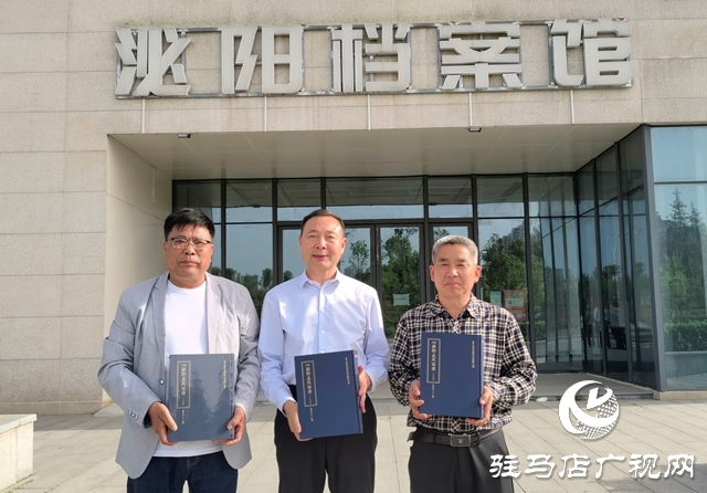 泌陽：情系桑梓贈典籍 書香致遠潤心田 ——各界人士向縣圖書館、檔案館、一高捐贈珍貴文獻