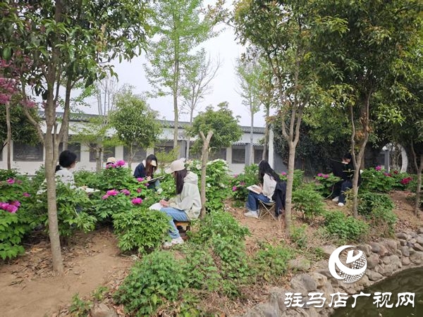 駐馬店職業(yè)技術(shù)學(xué)院書畫藝術(shù)專業(yè)學(xué)生開展實(shí)踐教學(xué)