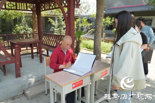 駐馬店職業(yè)技術(shù)學(xué)院書畫藝術(shù)專業(yè)學(xué)生開展實(shí)踐教學(xué)