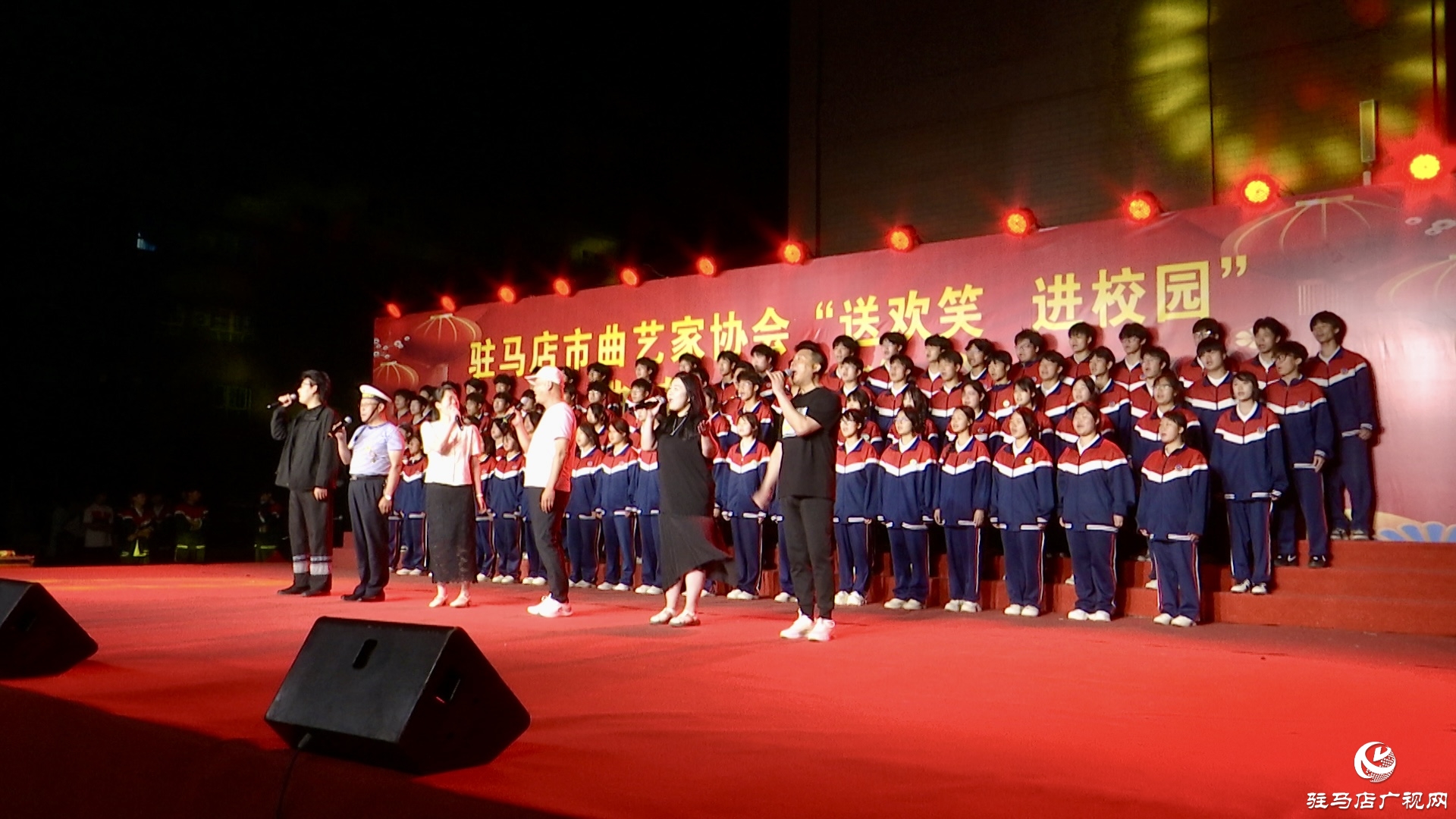 駐馬店市曲藝家協(xié)會舉行“送歡笑 進(jìn)校園”2025年曲藝專場演出