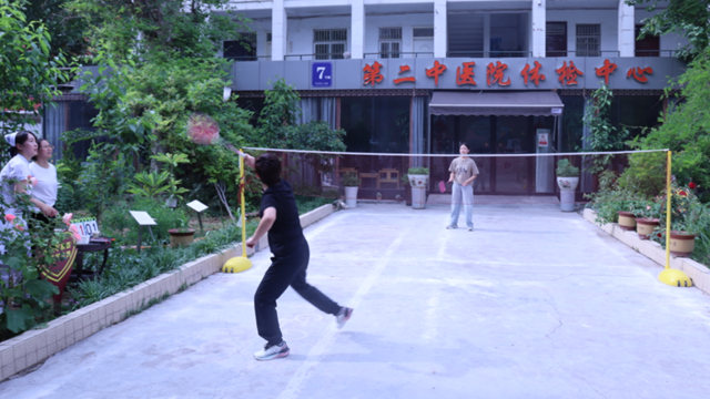 活力綻放迎五一 醫(yī)心聚力展風(fēng)采——駐馬店市第二中醫(yī)院“五一”系列活動圓滿舉行