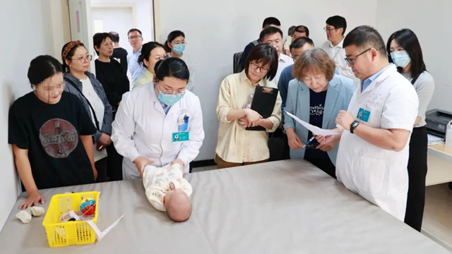 中國殘聯(lián)與聯(lián)合國兒童基金會專家組蒞臨駐馬店市中心醫(yī)院婦女兒童醫(yī)院指導培訓