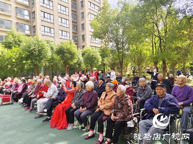 驛城區(qū)文化館“感恩母親節(jié)”慰問演出走進(jìn)養(yǎng)老院